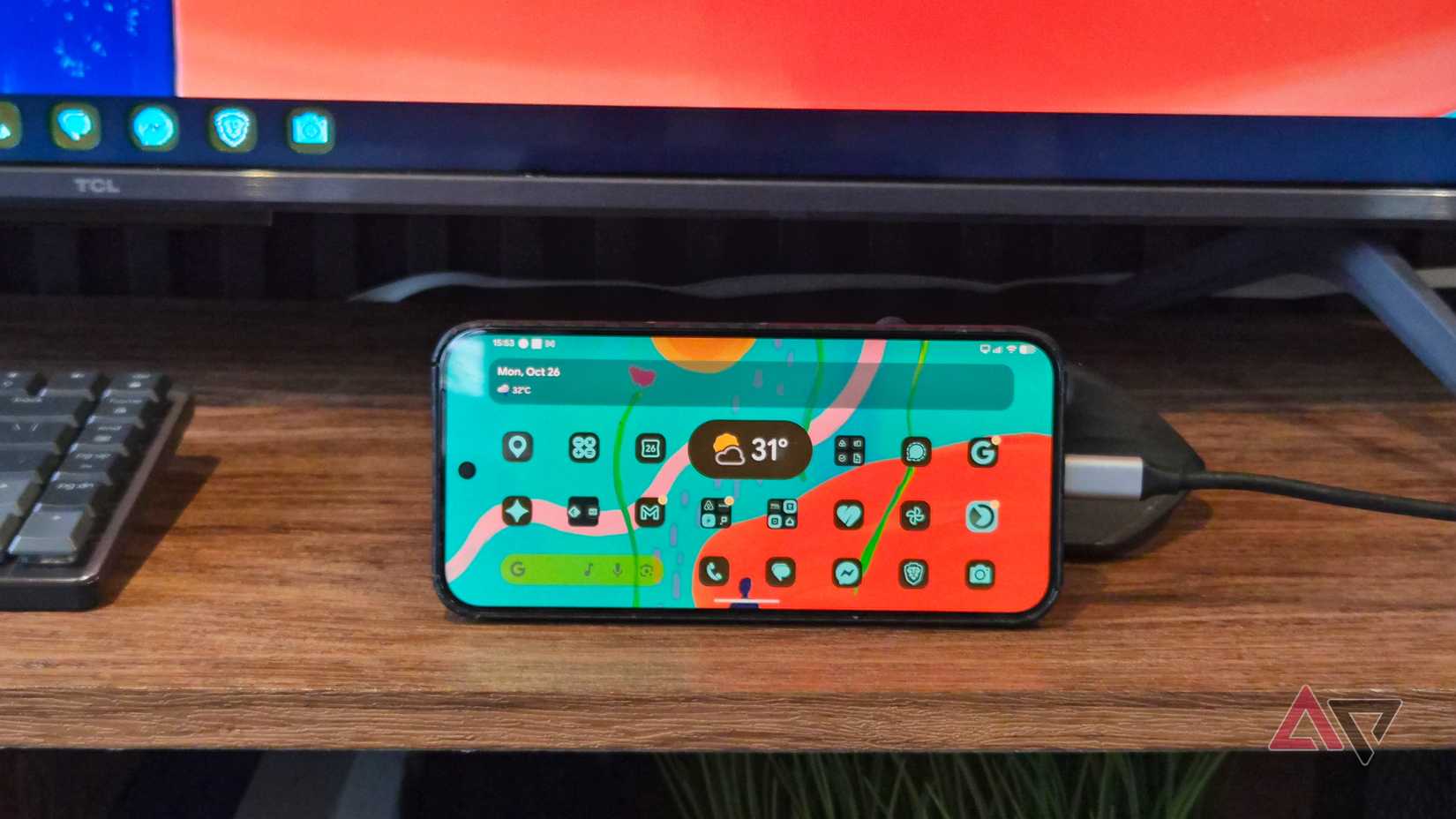 Google Pixel 9 Pro XL connected with a Logitech keyboard and mouse