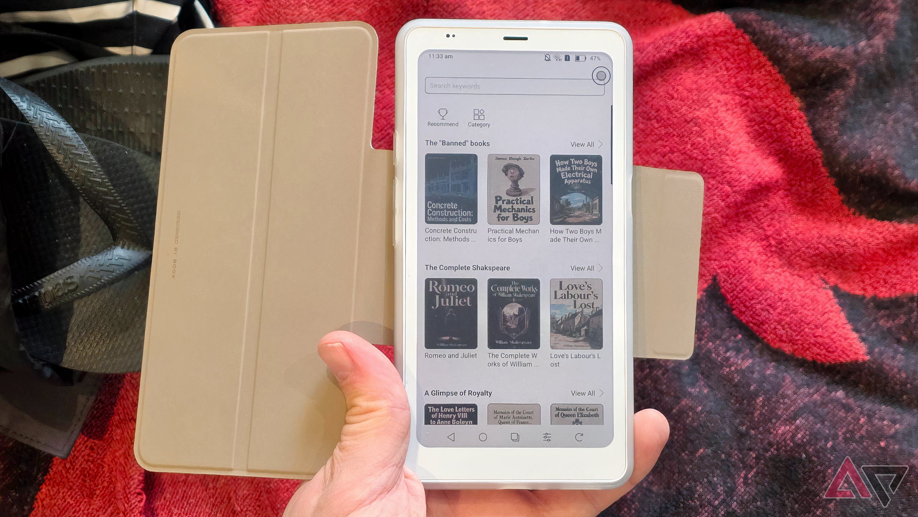 The Onyx Palma 2 Pro, open on the built-in book store.