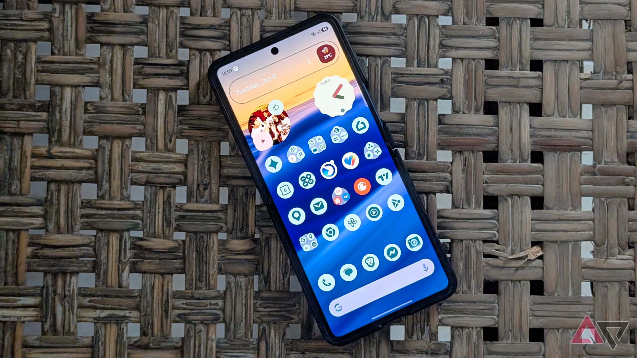 Samsung Galaxy Z Flip 7 smartphone using Lawnchair launcher