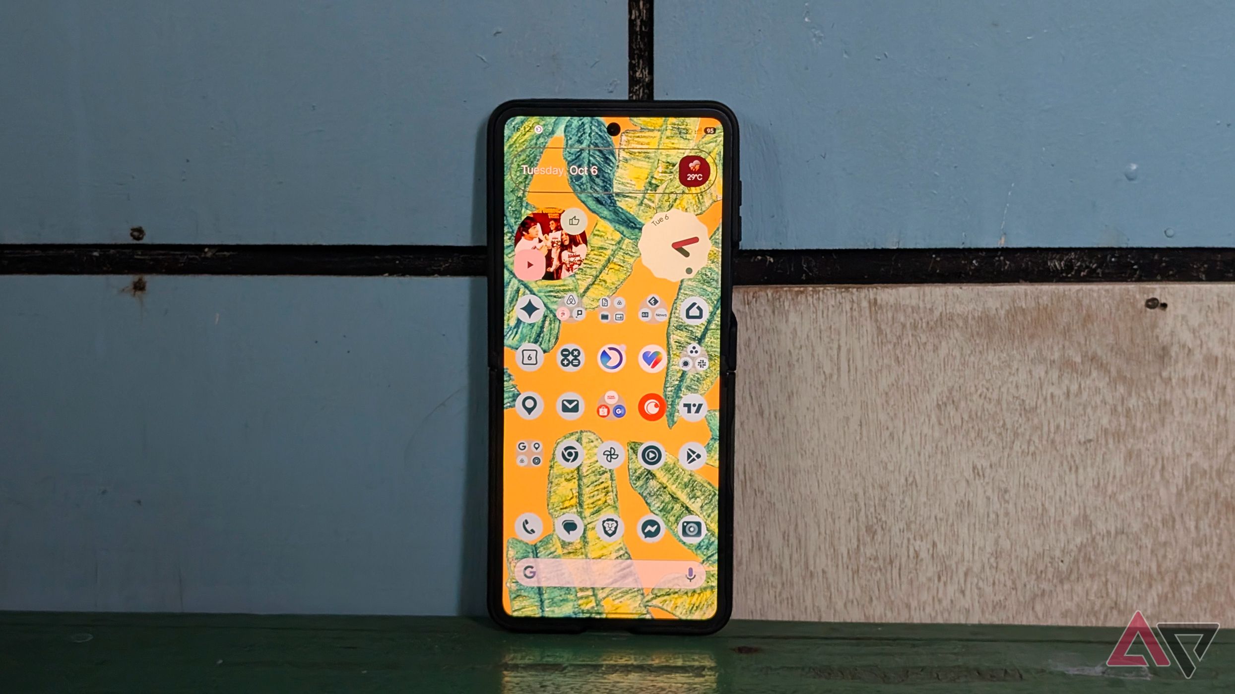 Samsung Galaxy Z Flip 7 smartphone using Lawnchair launcher