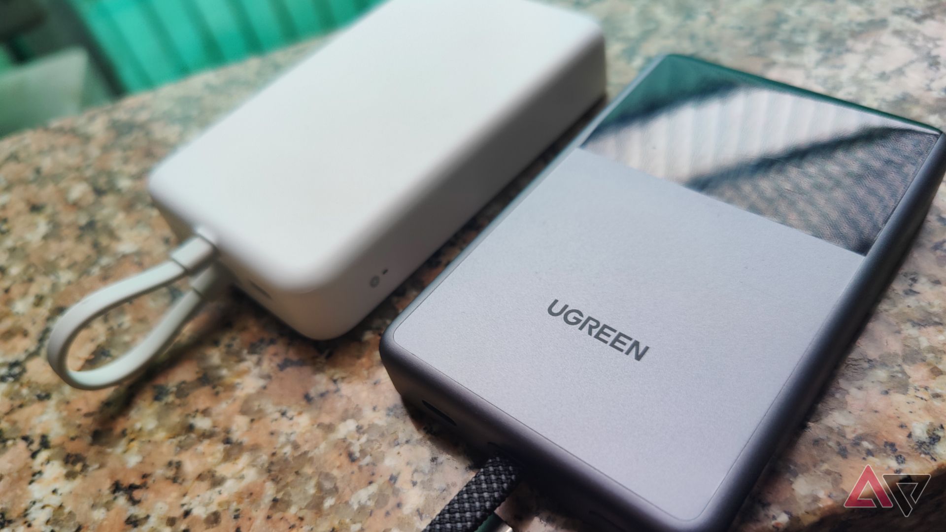 UGREEN MagFlow Pro power bank next to Xiaomi Qi 2.2 wireless power bank
